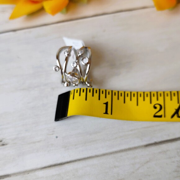 New Silver Tone Intertwined Ring w/Circle Rhinestones Size 5 Hypoallergenic - Picture 5 of 5